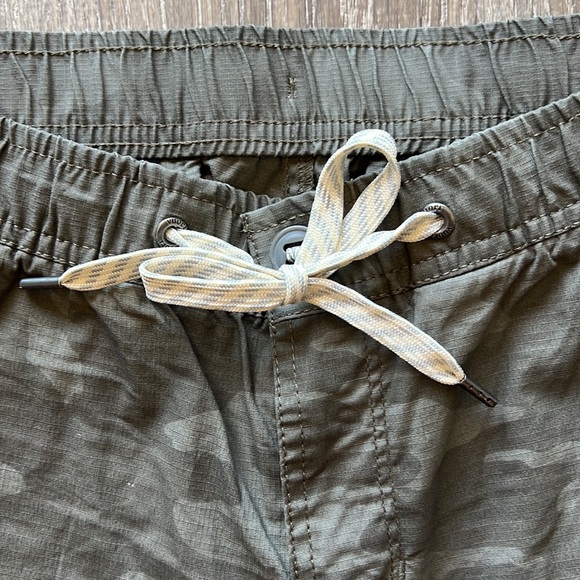 Size Small Grey Vuori Ripstop Camouflage Pants - Picture 3 of 10
